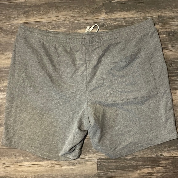 No Boundaries Sweat Shorts - Picture 2 of 3
